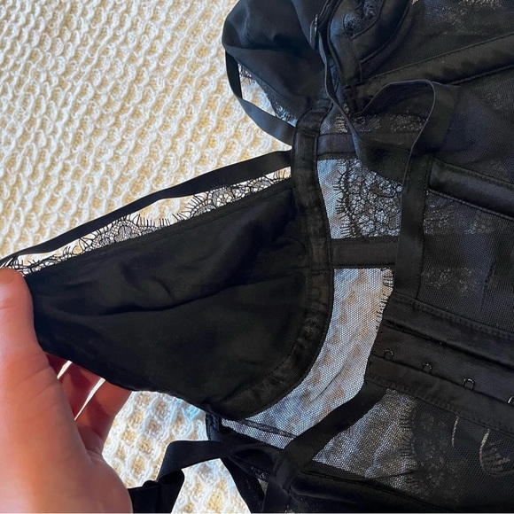 VICTORIAS SECRET Very Sexy Black Mesh Lace Bustier Corset Medium - Picture 2 of 8